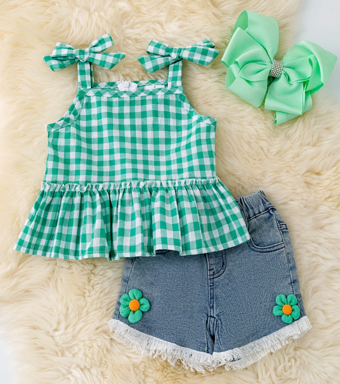 Green ruffle top & denim short